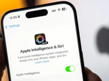 Apple Stock Price Jumps 2.3%, Nasdaq at Record Highs, Smart Glasses Launch in 2027 Reported by Bloomberg